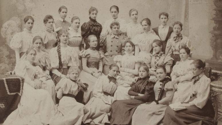 Noblesse oblige ili o odgoju djevojaka u 19. stoljeću: Irena, Zorka, Marica i Olga