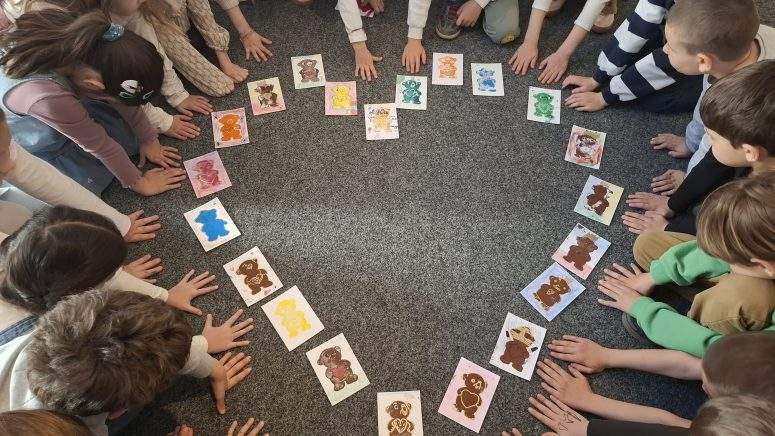 MALI MEDO U MUZEJU UČI DJECU VELIKOJ STVARI – PRIJATELJSTVU